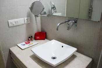 Oyo Premium Rajouri Garden Janta Market 新德里 外观 照片