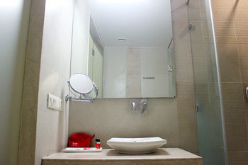 Oyo Premium Rajouri Garden Janta Market 新德里 外观 照片